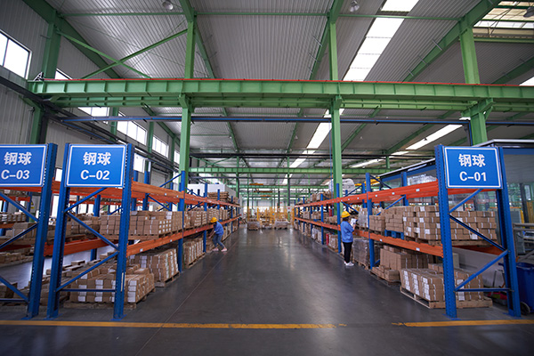 回轉(zhuǎn)支承的保養(yǎng)周期是多久？